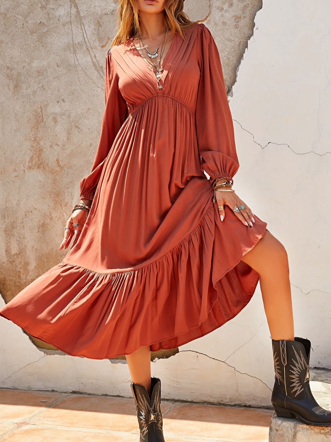 Vestido Midi Ruched con Escote en V y Mangas Largas